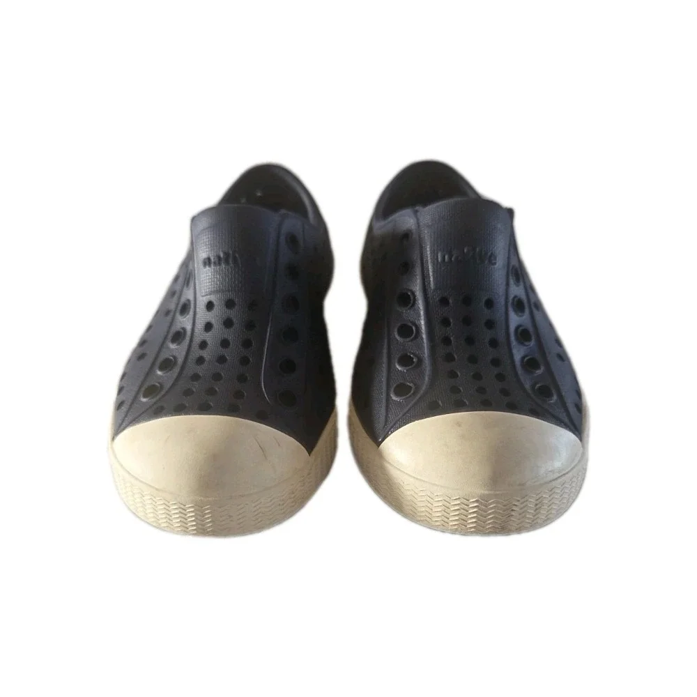 Native  Toddler Boys size 7 Water Shoes Navy and White
